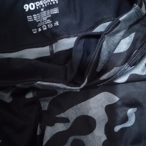 NWT 90°Degree By Reflex leggings with mesh behind knees - Picture 5 of 5